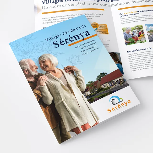 Brochure Villages Résidentiels Sérénya ouverte sur une double page.