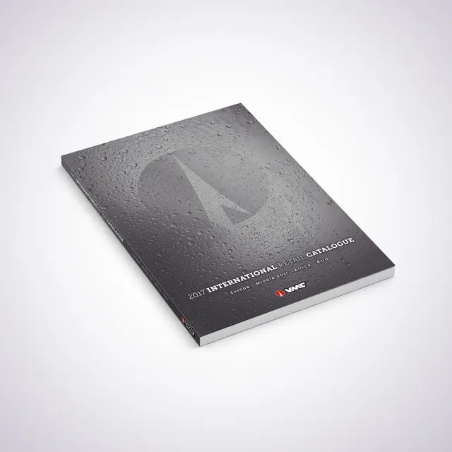 Couverture noire gaufrée du catalogue international VMC.